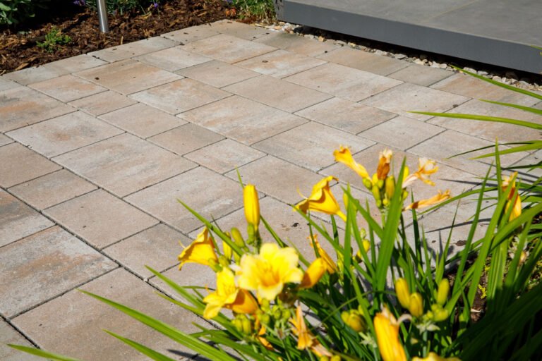 Eingang mit Betonpflaster