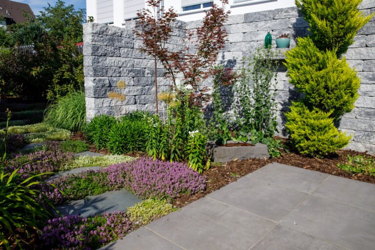 Terrasse Betonsteinmauer